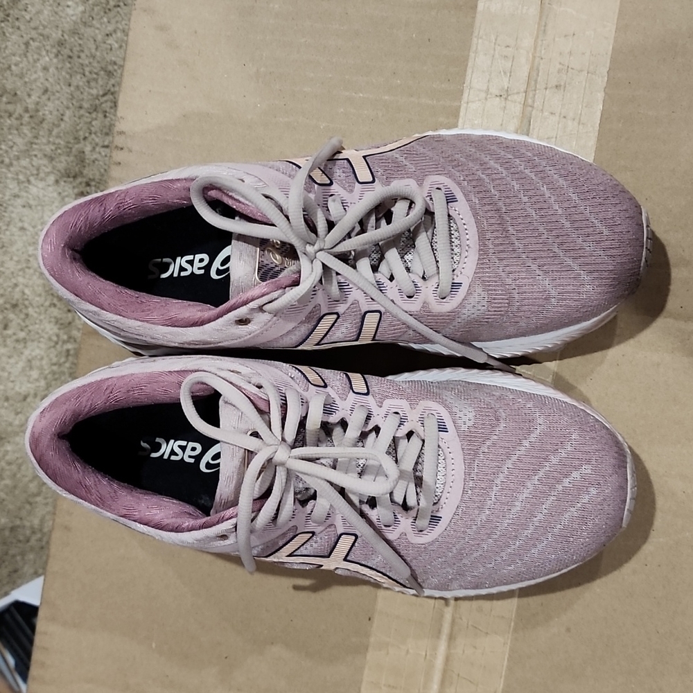 Asics Gel Nimbus 22 pink size 9